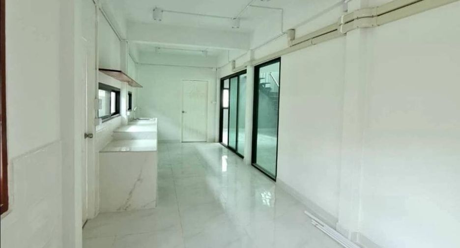 For rent 3 bedrooms house in Lat Phrao, Bangkok