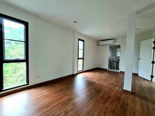 Casa en alquiler de 3 habitaciones en Lat Phrao, Bangkok