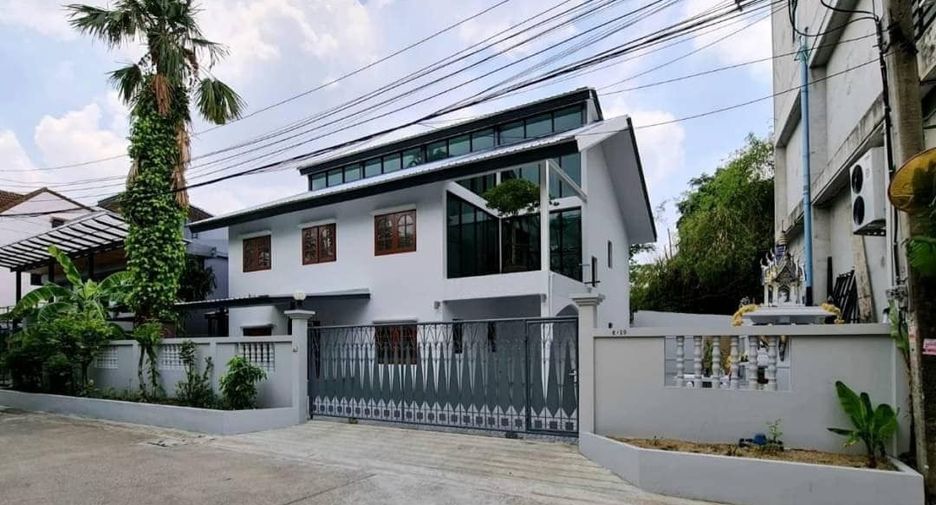 For rent 3 bedrooms house in Lat Phrao, Bangkok