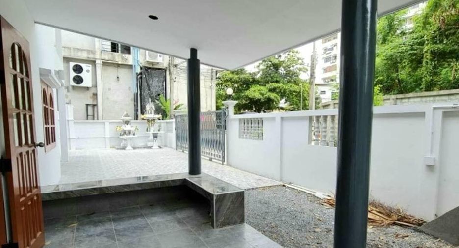 For rent 3 bedrooms house in Lat Phrao, Bangkok
