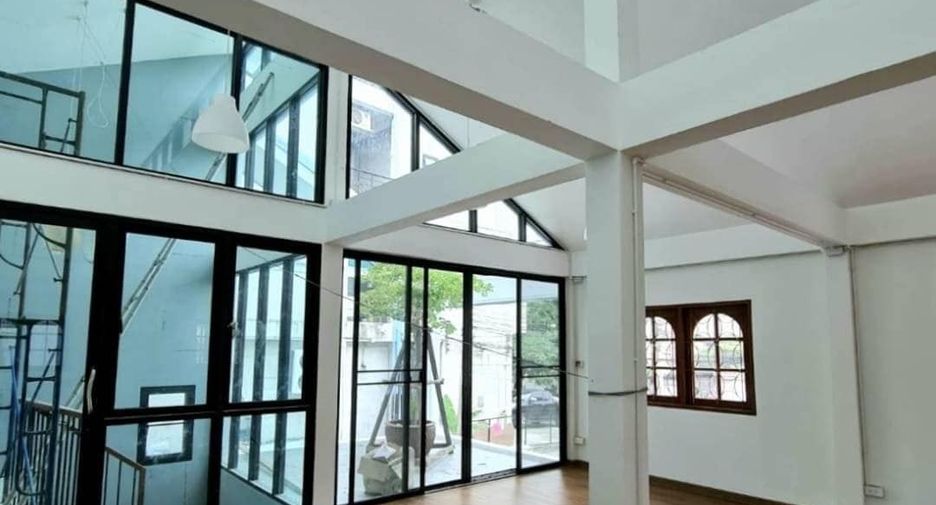 For rent 3 bedrooms house in Lat Phrao, Bangkok