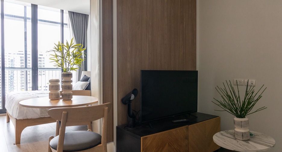 Wohnung zur Miete mit Studio in Khlong Toei, Bangkok