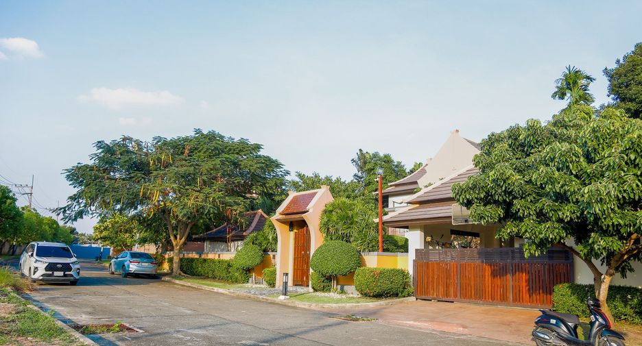 Haus zum Kauf mit 4 Zimmer in Bang Lamung, Chonburi