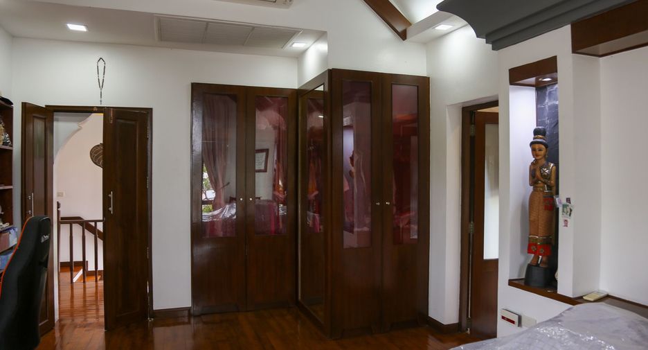 Haus zum Kauf mit 4 Zimmer in Bang Lamung, Chonburi