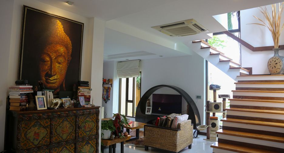 Haus zum Kauf mit 4 Zimmer in Bang Lamung, Chonburi