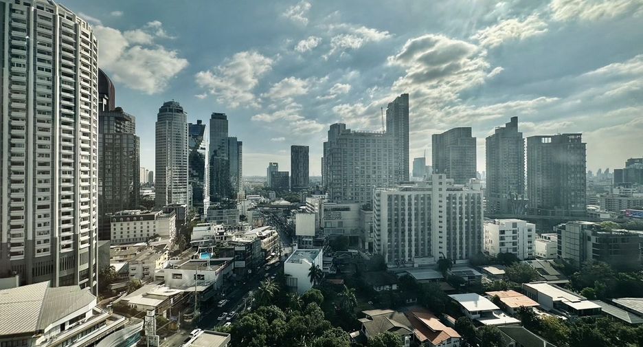 For rent 2 ベッドルーム condo in Watthana, Bangkok