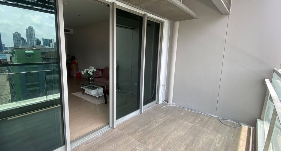 For rent 2 bedrooms condo in Bang Rak, Bangkok