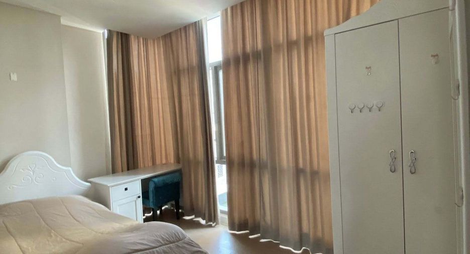 For rent 2 bedrooms condo in Bang Rak, Bangkok