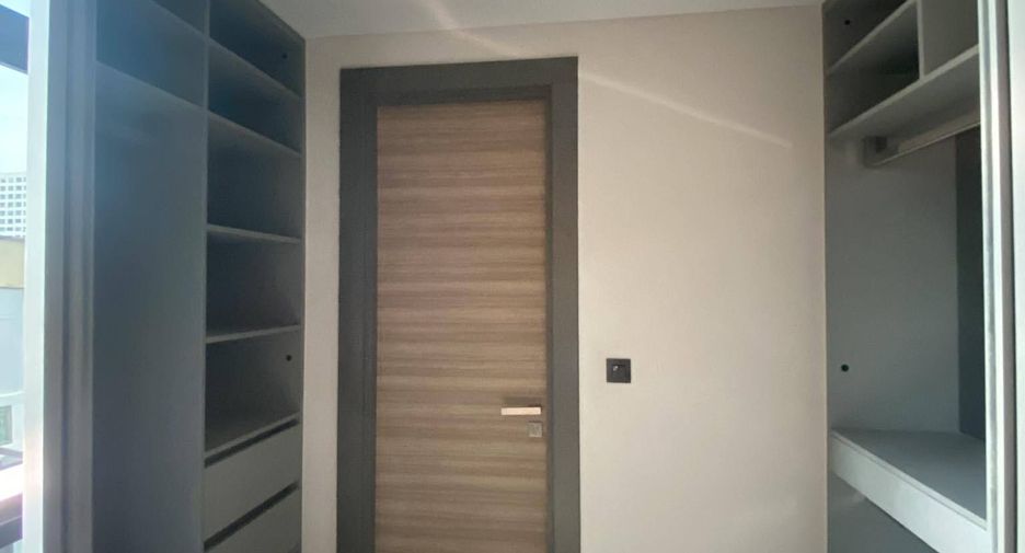 For rent 2 bedrooms condo in Bang Rak, Bangkok