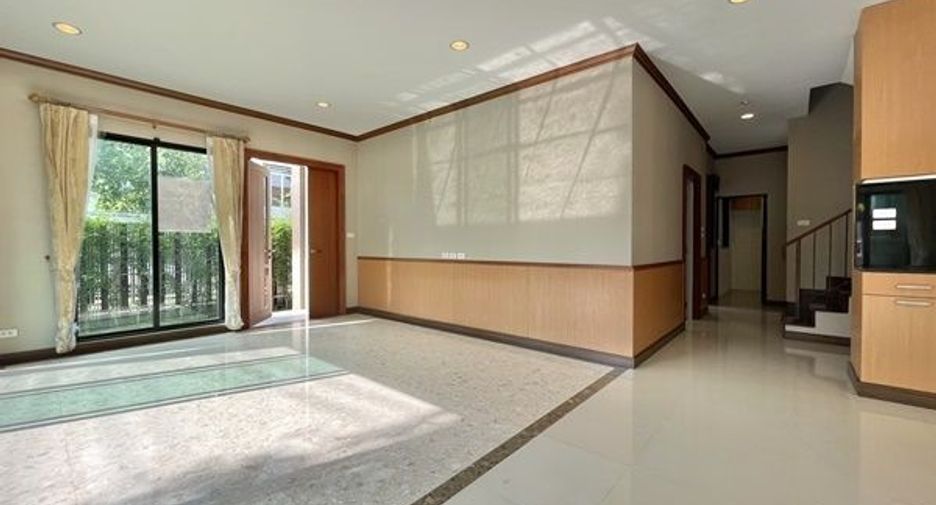 For sale 4 bedrooms house in Khan Na Yao, Bangkok