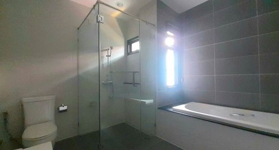 For sale 4 bedrooms house in Khan Na Yao, Bangkok