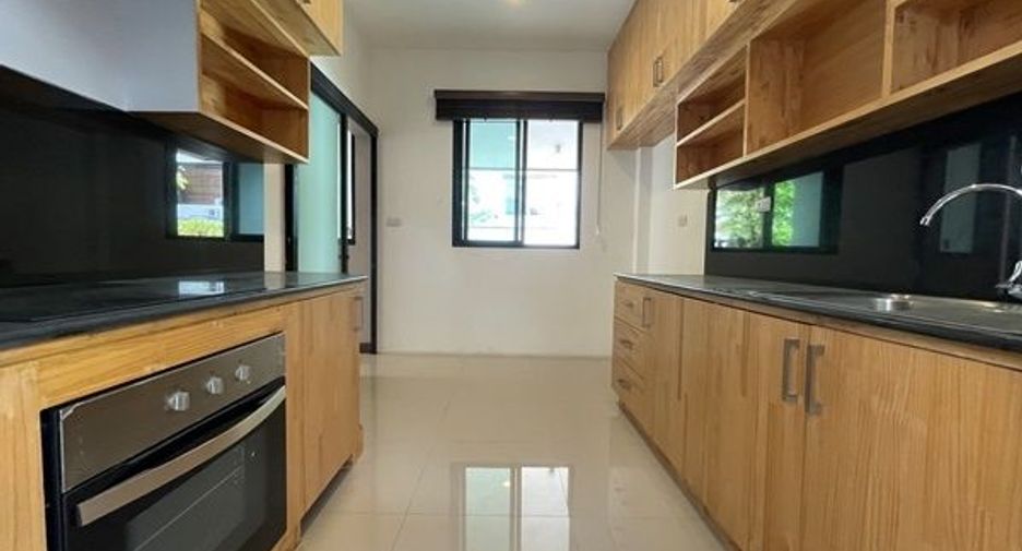 For sale 4 bedrooms house in Khan Na Yao, Bangkok