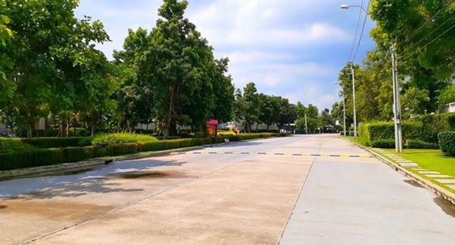 For sale 4 bedrooms house in Khan Na Yao, Bangkok