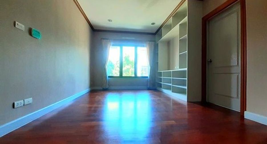 For sale 4 bedrooms house in Khan Na Yao, Bangkok