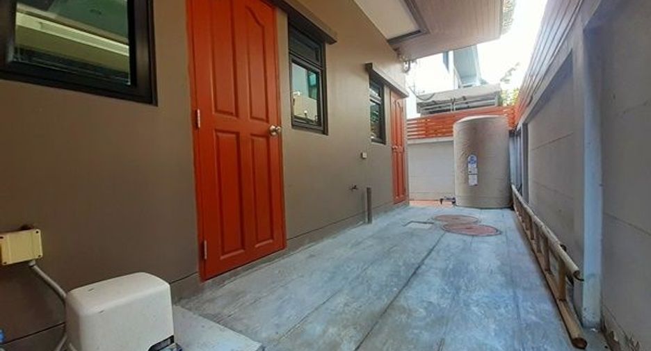 For sale 4 bedrooms house in Khan Na Yao, Bangkok