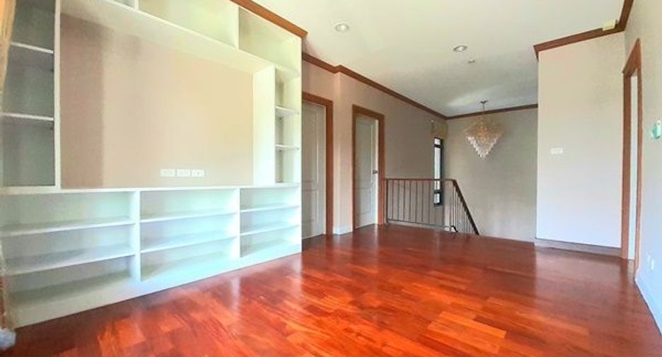 For sale 4 bedrooms house in Khan Na Yao, Bangkok