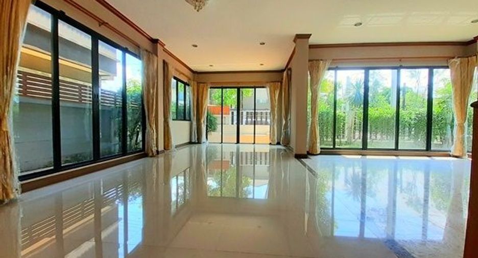 For sale 4 bedrooms house in Khan Na Yao, Bangkok