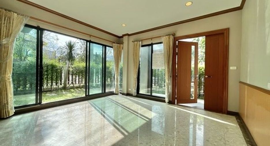 For sale 4 bedrooms house in Khan Na Yao, Bangkok