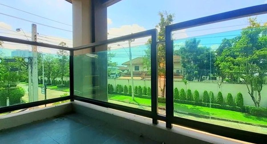 For sale 4 bedrooms house in Khan Na Yao, Bangkok
