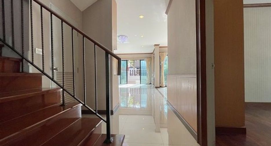 For sale 4 bedrooms house in Khan Na Yao, Bangkok