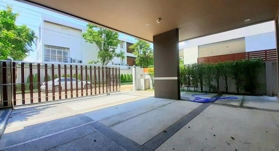 For sale 4 bedrooms house in Khan Na Yao, Bangkok