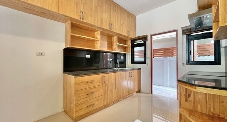 For sale 4 bedrooms house in Khan Na Yao, Bangkok