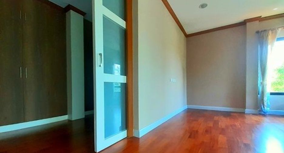 For sale 4 bedrooms house in Khan Na Yao, Bangkok