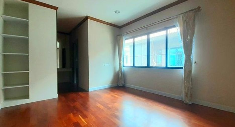 For sale 4 bedrooms house in Khan Na Yao, Bangkok
