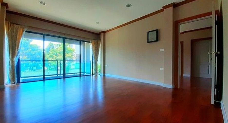 For sale 4 bedrooms house in Khan Na Yao, Bangkok