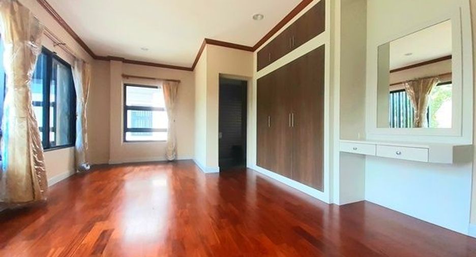 For sale 4 bedrooms house in Khan Na Yao, Bangkok