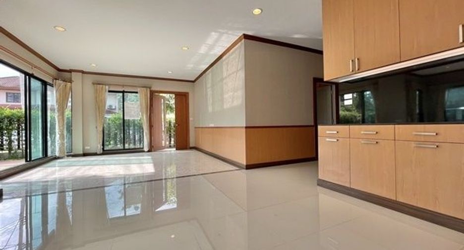 For sale 4 bedrooms house in Khan Na Yao, Bangkok