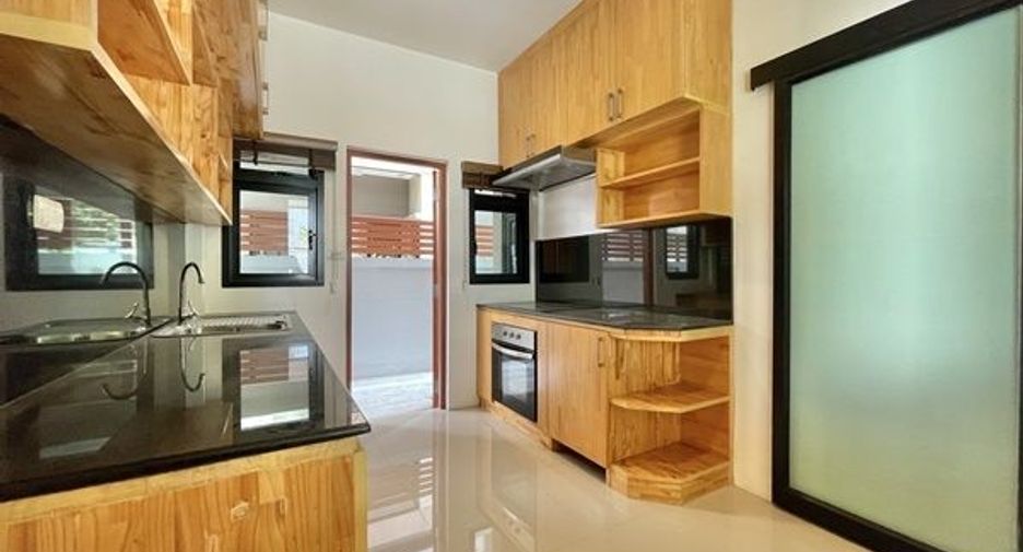For sale 4 bedrooms house in Khan Na Yao, Bangkok
