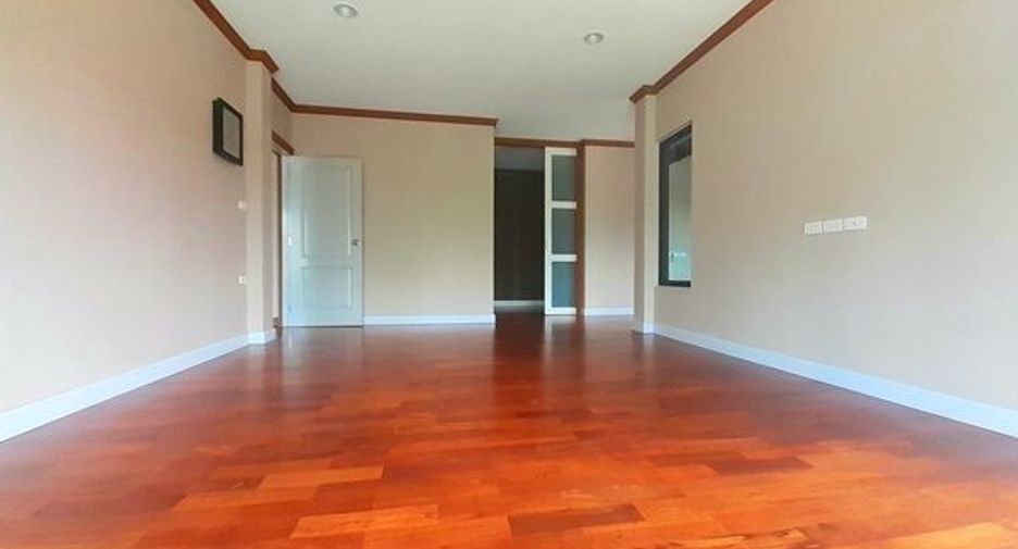 For sale 4 bedrooms house in Khan Na Yao, Bangkok