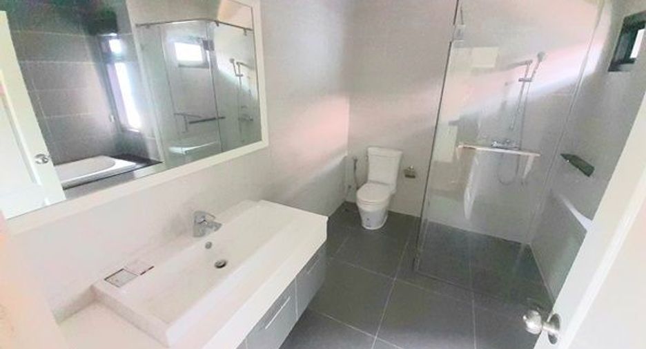 For sale 4 bedrooms house in Khan Na Yao, Bangkok