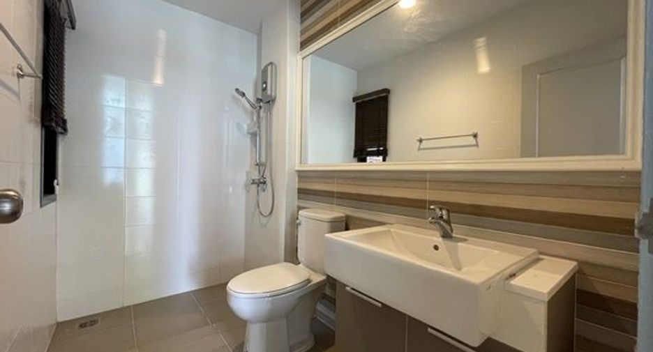 For sale 4 bedrooms house in Khan Na Yao, Bangkok