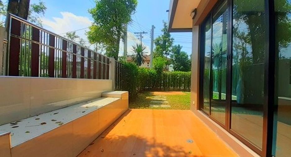 For sale 4 bedrooms house in Khan Na Yao, Bangkok