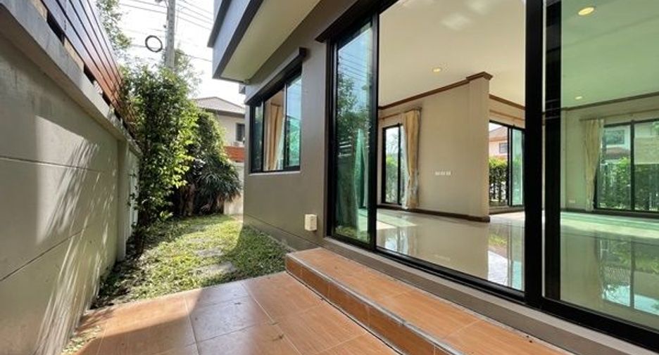 For sale 4 bedrooms house in Khan Na Yao, Bangkok