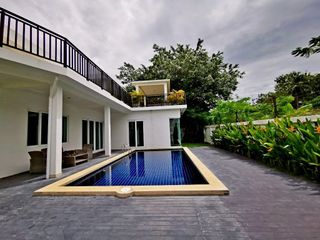 Casa en venta y en alquiler de 3 habitaciones en Bang Saray, Pattaya