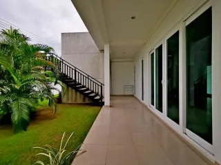 Casa en venta y en alquiler de 3 habitaciones en Bang Saray, Pattaya