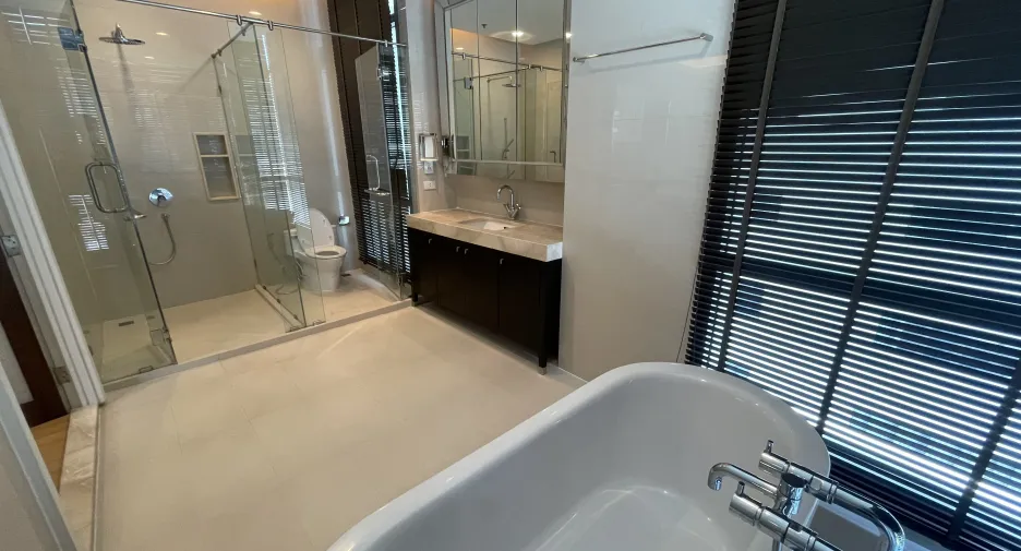 For rent 3 bedrooms apartment in Watthana, Bangkok