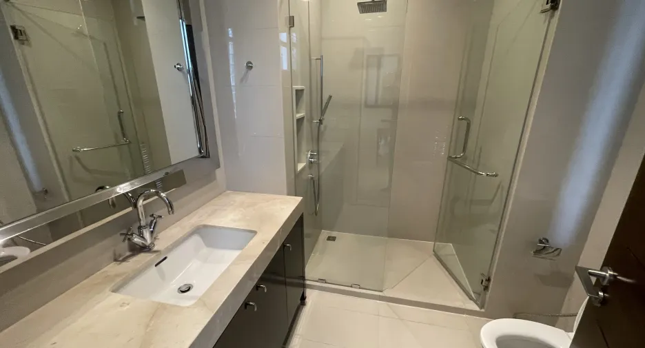 For rent 3 bedrooms apartment in Watthana, Bangkok