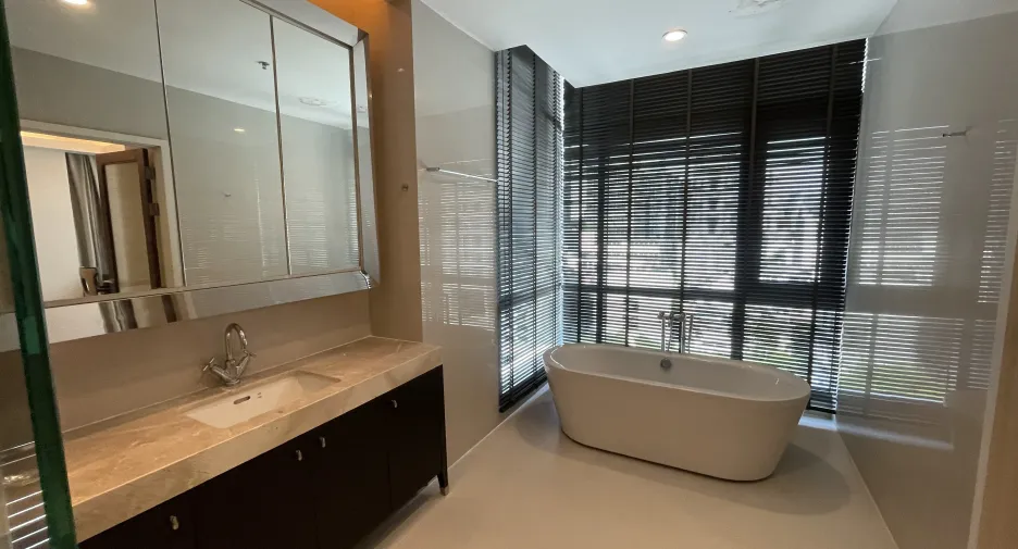For rent 3 bedrooms apartment in Watthana, Bangkok