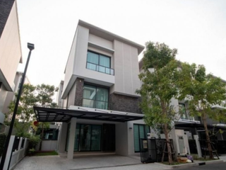 Haus zur Miete mit 4 Zimmer in Watthana, Bangkok