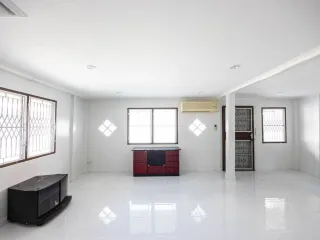 For sale そして for rent 2 ベッドルーム house in Watthana, Bangkok