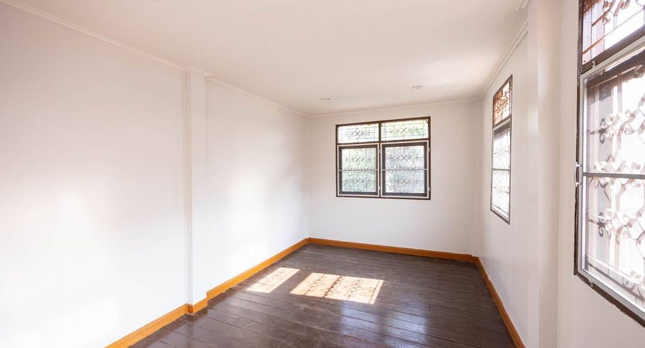 For sale and for rent 2 bedrooms house in Watthana, Bangkok