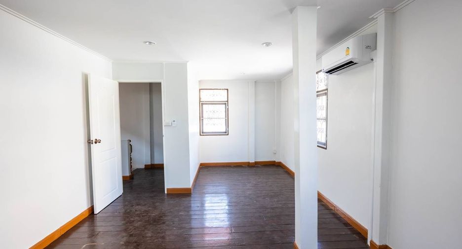For sale and for rent 2 bedrooms house in Watthana, Bangkok