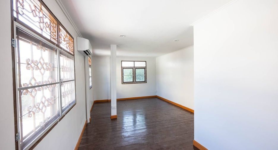 For sale and for rent 2 bedrooms house in Watthana, Bangkok