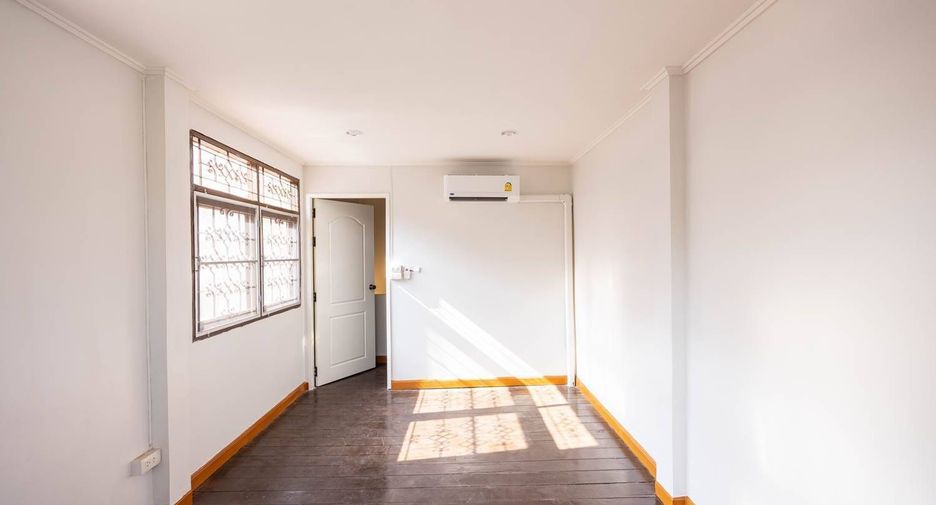 For sale and for rent 2 bedrooms house in Watthana, Bangkok