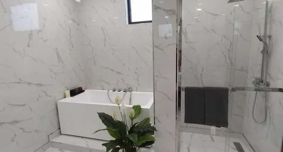 For sale 5 bedrooms villa in Bang Lamung, Chonburi