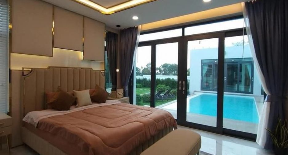 For sale 5 bedrooms villa in Bang Lamung, Chonburi